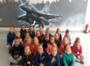Przedszkolaki w 32 Bazie Lotnictwa Taktycznego w Łasku
