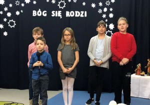 Marcel z grupą dzieci