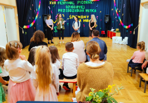 Jury przed uczestnikami XVII Festiwalu Piosenki Dziecięcej "Przedszkolna Nutka"