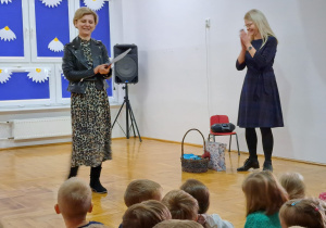 panie dyrektorki dziękują za występy dzieci