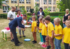 wręczenie dyplomów drużynie naszej placówki
