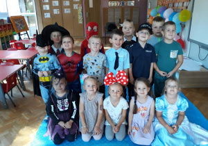 zdjęcie grupowe dzieci z grupy VII
