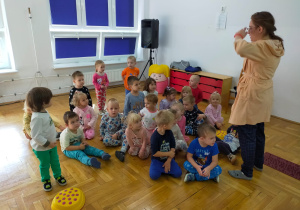 maluszki z grupy II w piżamkach