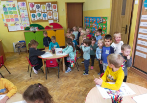 maluszki w sali starszaków