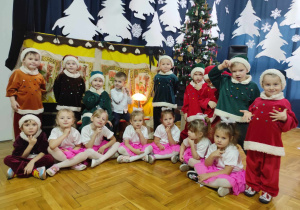 zdjęcie grupowe - przedszkolaki z grupy III
