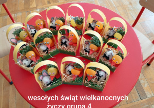 dekoracja świateczna z kurczakami