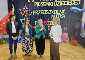 przewodnicząca jury ogłasza werdykt