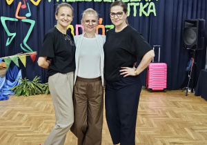 nauczycielki prowadzące festiwal - Beata Skórzyńska i Joanna Dąbrowska z panią dyrektor PP Nr 10 "po Słoneczkiem" w Zduńskiej WoliAgnieszką Sapiejką