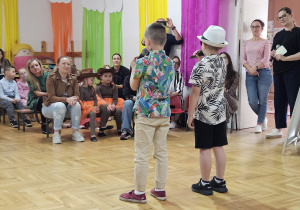 przedstawiciele naszego przedszkola - Franciszek Salamon i Ignacy Architekt podczas występu