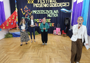 pożegnanie gości przez pania Agnieszkę Sapiejkę dyrektorkę PP Nr10 "Pod Słoneczkiem" w Zduńskiej Woli