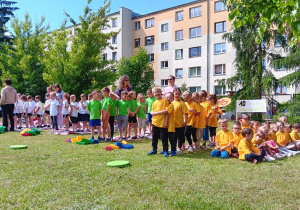 drużyny wszystkich przedszkoli ustawiają się w rzędach