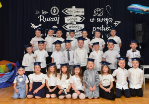 zdjęcie grupowe w biretach - grupa VII