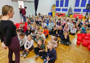 przedszkolaki na spotkaniu z panią psycholog panią Kasią