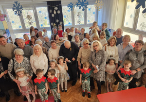 dziadkowie i babcie z wnuczętami