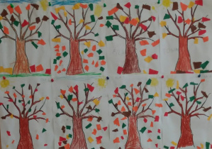 prace plastyczne: kontur drzewa pokolorowany kredką z naklejonymi małymi, kolorowymi liściami wykonanymi z kolorowego papieru