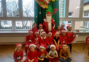 dzieci z gr VIII z Mikołajem
