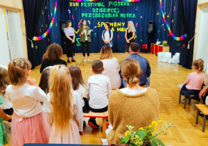 Jury przed uczestnikami XVII Festiwalu Piosenki Dziecięcej "Przedszkolna Nutka"