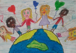 plakat - dzieci o różnych kolorach skóry trzymają się za ręce i idą po kuli ziemskiej a w dłoniach trzymają kolorowe balony