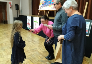 Julia podczas wręczania nagrody