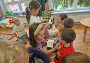 dziewczynki golą chłopaków