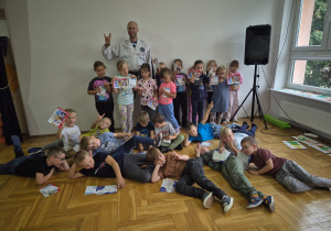 zdjęcie grupowe z trenerem