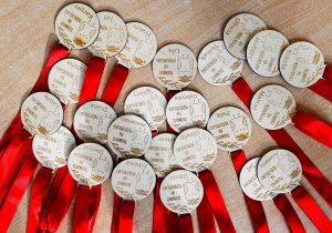 pamiątkowe medale dla dzieci