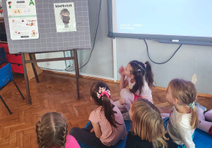 dzieci poznają Markotka