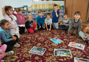 dzieci opowiadają o treści obrazków