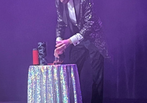 Czarodziej podczas występu