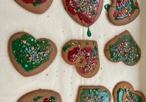 ozdobione pierniczki w kszłałcie srduszek