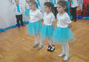 dzieci w czasie występów