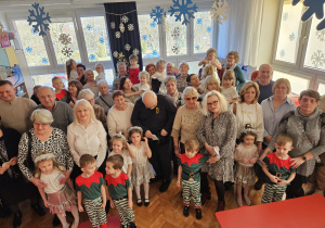 dziadkowie i babcie z wnuczętami