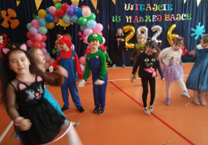 przedszkolaki podczas tańca