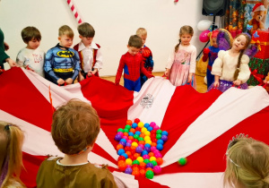 zabawa z chustą animacyjną