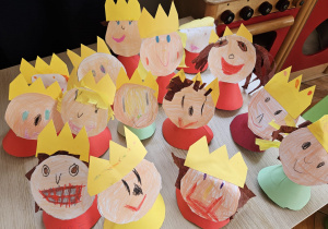 gotowe lalki królów i królowych