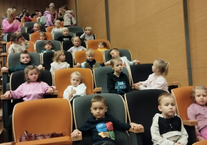 przedszkolaki na widowni